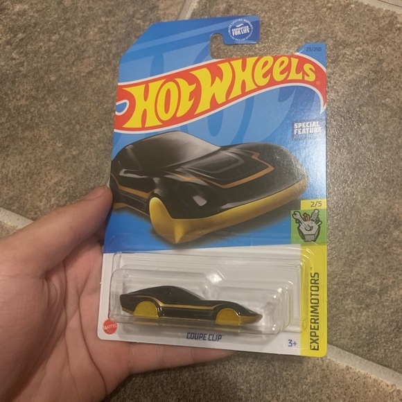 Hot Wheels Coupe Clip Experimotors – 1:64 Scale Die-Cast Car, Blue, 2/5 Series (23/250)